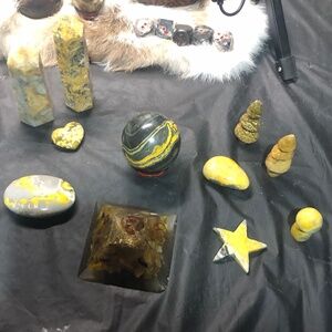 Bumblebee jasper set 59mm sphere